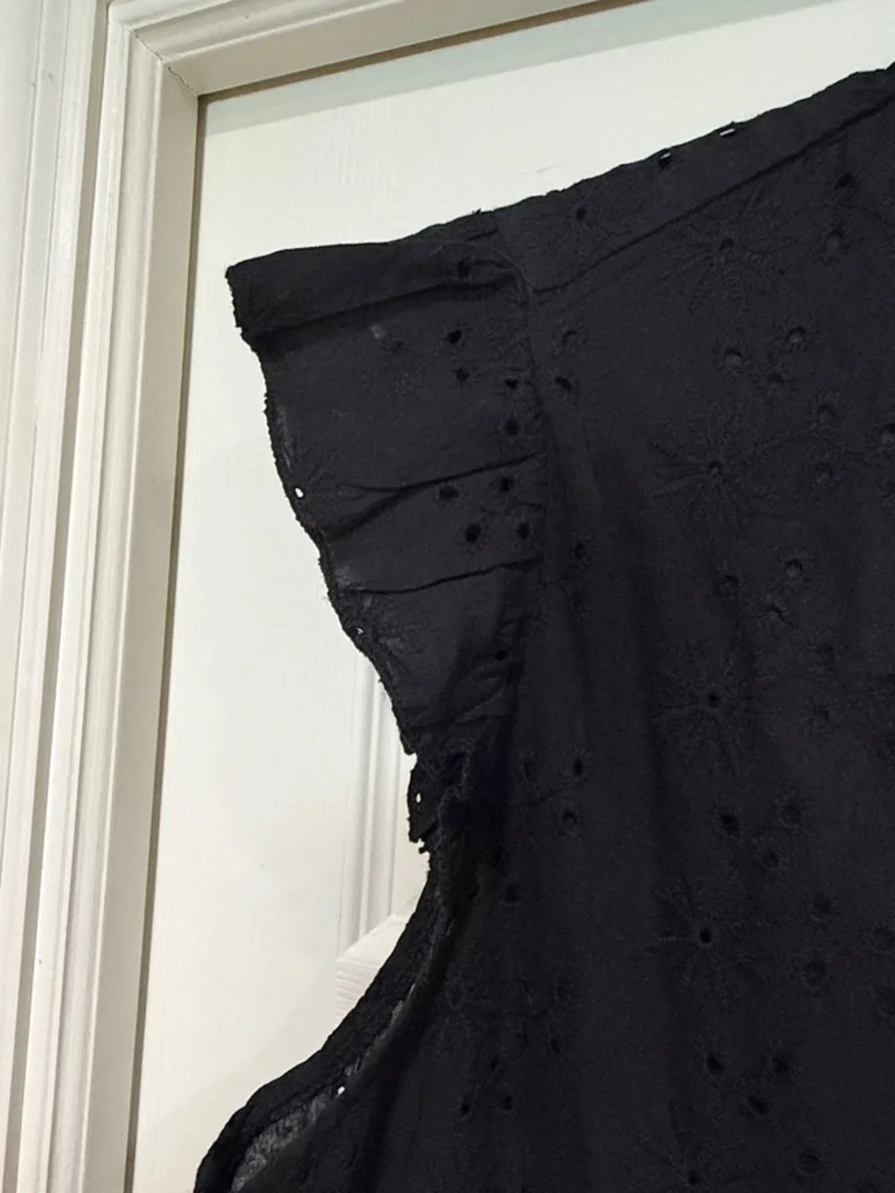 NWT Andree Black Eyelet Peplum V-Neck Blouse - Picture 4 of 9